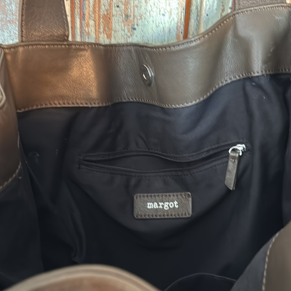Large Margot Tote /Bucket Bag Soft Brown Leather or Vegan Leather Excellent - Picture 5 of 9